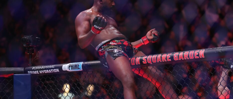 Jon Jones conserve son titre grâce à un coup spectaculaire