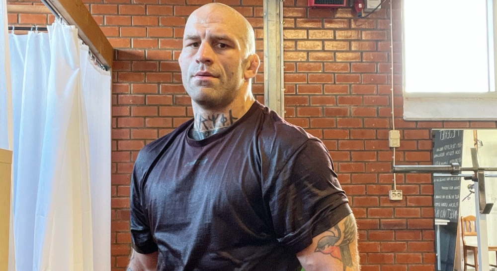 Andreas Gustafsson contraint de reporter ses débuts à l’UFC